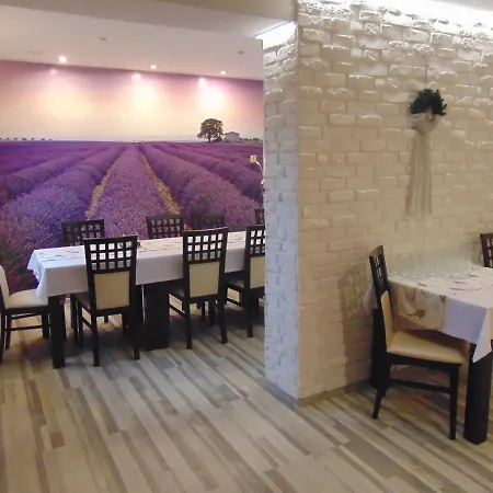 Gosciniec Pod Brzegiem Couette-café