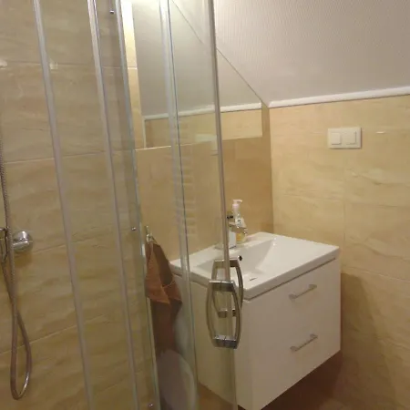 Gosciniec Pod Brzegiem Отель типа 