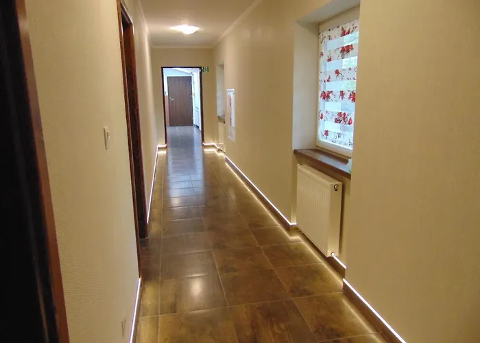 Gosciniec Pod Brzegiem 우스트론