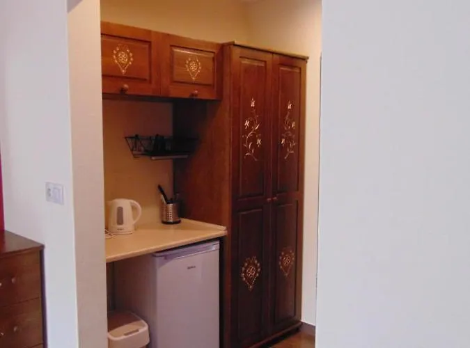 B&B Gosciniec Pod Brzegiem 우스트론