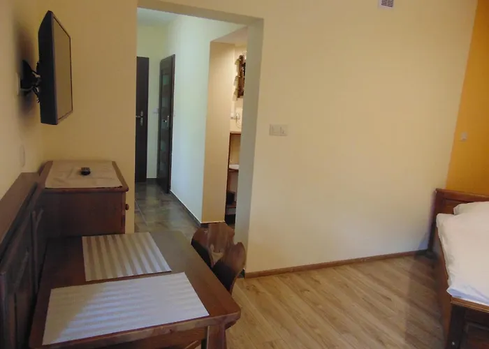 Gosciniec Pod Brzegiem 3*