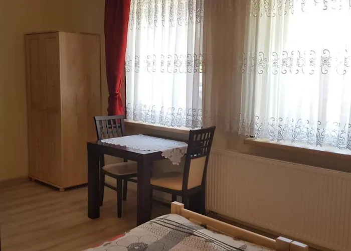 Gosciniec Pod Brzegiem לינה וארוחת בוקר 3*