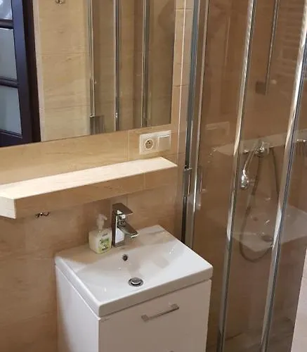 Gosciniec Pod Brzegiem 3* אוסטראון