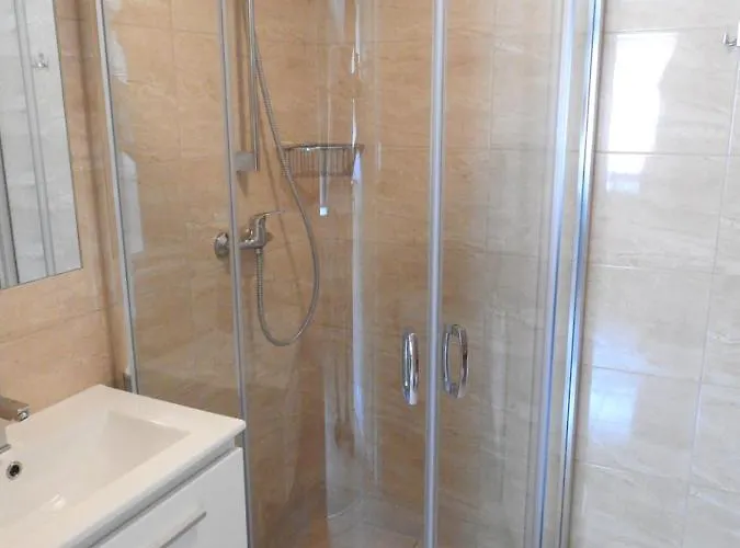 Gosciniec Pod Brzegiem 3*