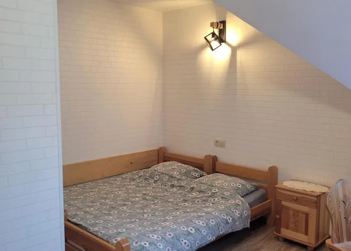 Gosciniec Pod Brzegiem B&B 우스트론